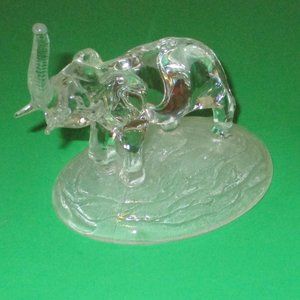 Clear Glass Elephant Paperweight Figurine Statue 7 x 5 x 4 Collectible Gift